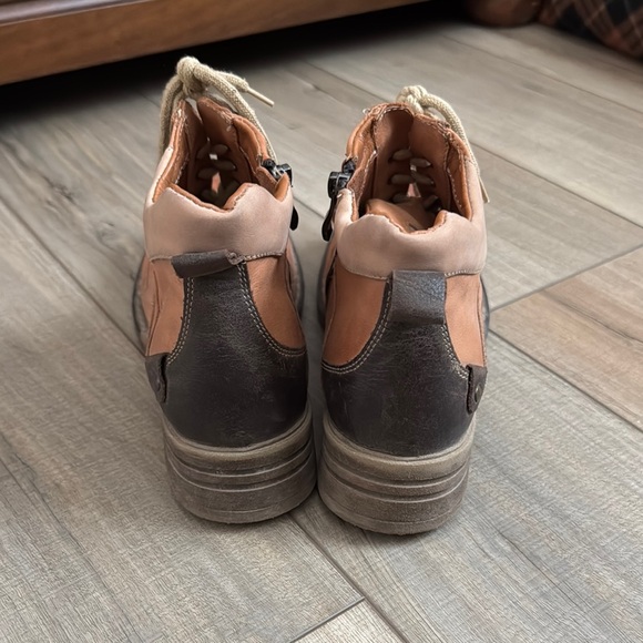 V-Italia Tan Leather Boots - Picture 3 of 4